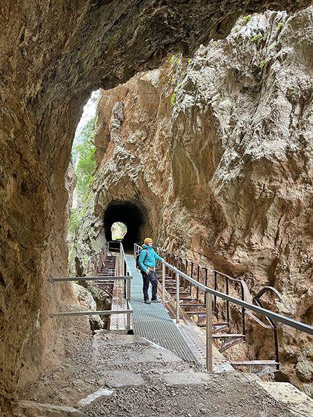 Camino alternativo en uno de los túneles, Diakopto - Kalavrita, Kalavryta