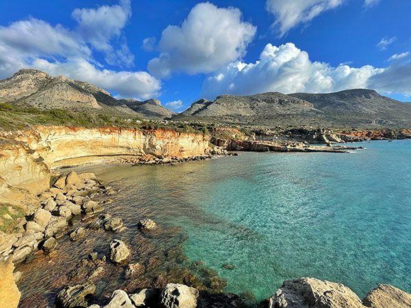 Una de las calas donde bañarse en el Geoparque Agios Nikolaos