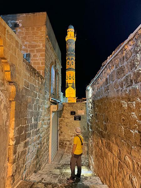 Gran mezquita (Ulu Camii) de noche