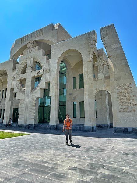 Biblioteca Vatche y Tamar Manoukian