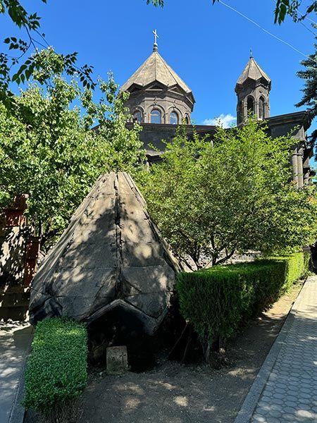 Catedral de la Santa Madre de Dios (Yot Verq)