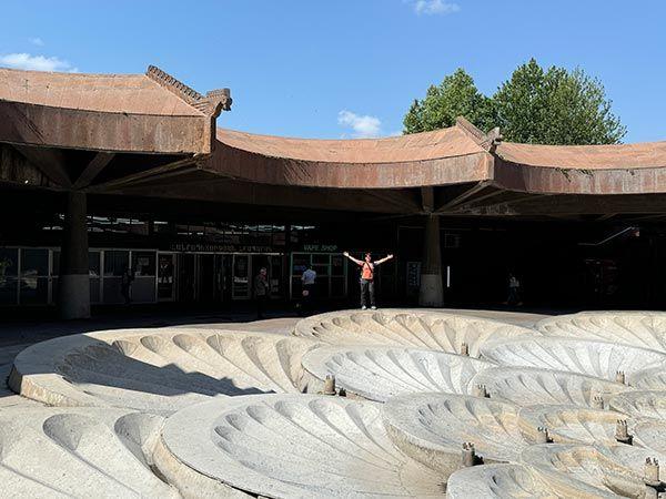 Fuente ‘hundida’ de la parada de Plaza República