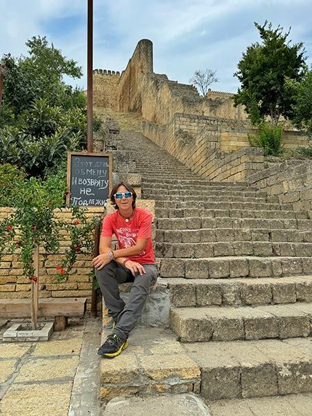 Escaleras que suben a la fortaleza de Derbent