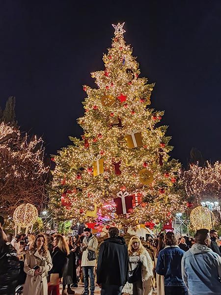 Árbol de Navidad en la Plaza Sintagma.