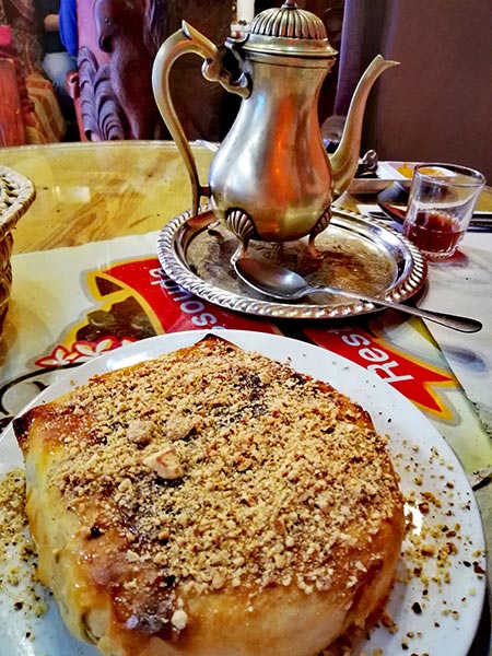 Chefchaouen es ideal para probar los platos de Marruecos, como la pastela, el cuscús, o el tajín
