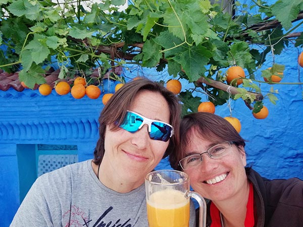 Zumo de naranja recién exprimido en la medina