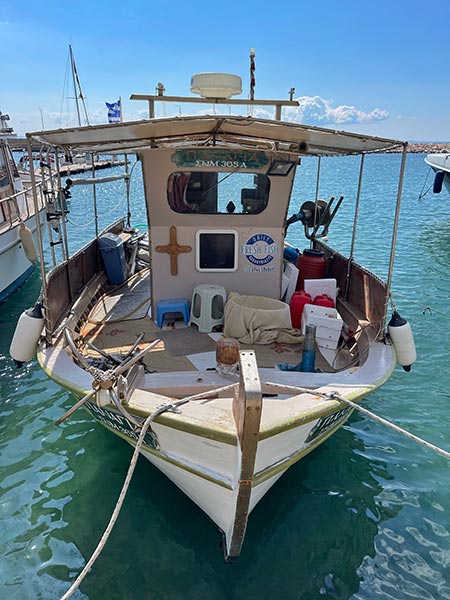 Barco pesquero en Halkidiki