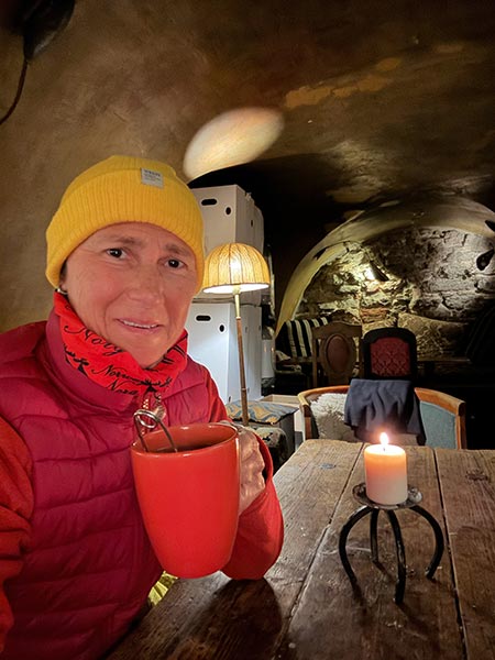 En Tallin hay multitud de cafeterías bonitas, y con estilo medieval, que son ideales para tomarse algo caliente cuando hace frío