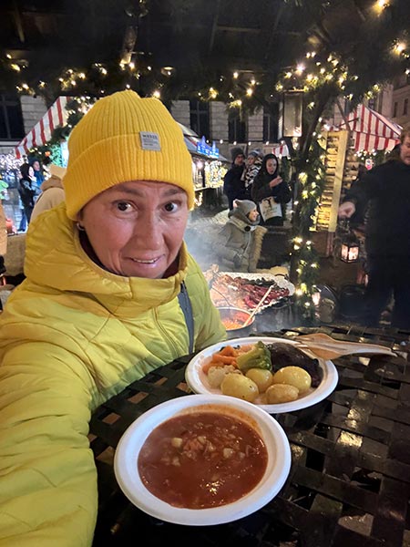 Gastronomía letona en el mercado navideño de Riga