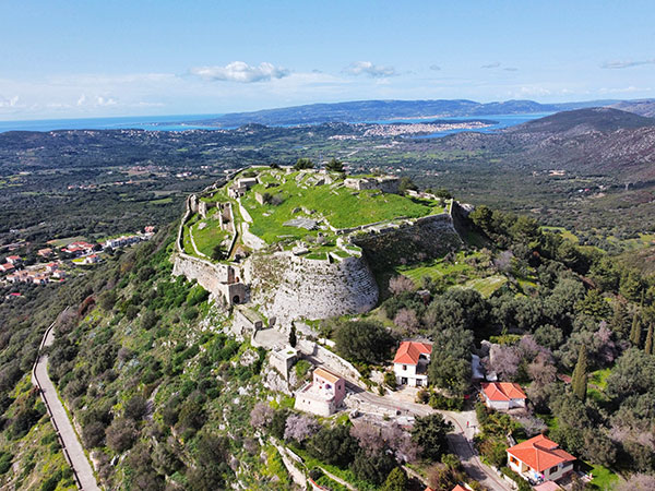 Castillo de Agios Georgios es una fortaleza veneciana en Cefalonia, ideal para ver toda la costa de la isla