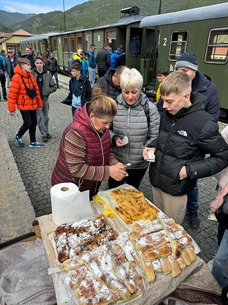 Dulces en la estación de Sargan Vitasi