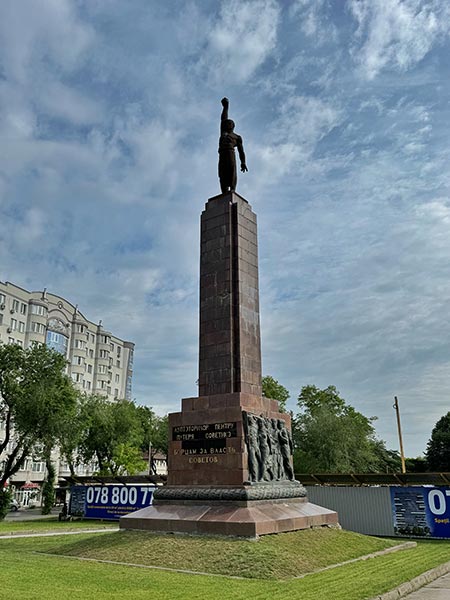 Monumento de los Luchadores del Poder Soviético