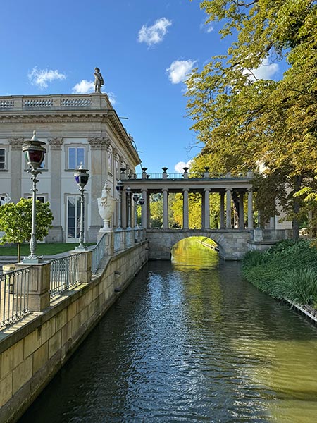 Parque Lazienki y Palacio sobre el agua