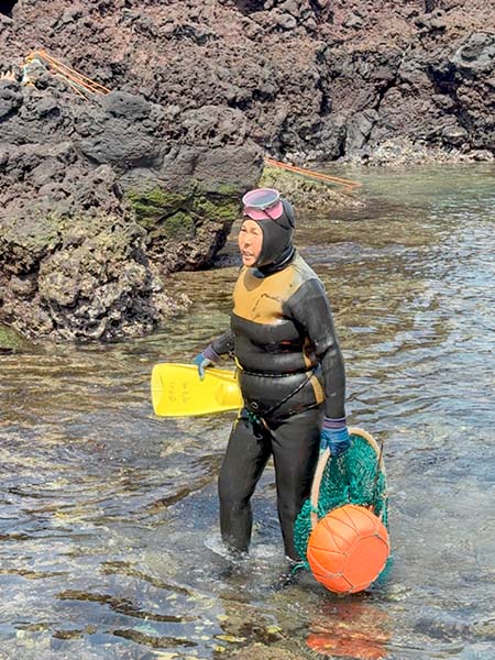 Haenyeo saliendo del agua