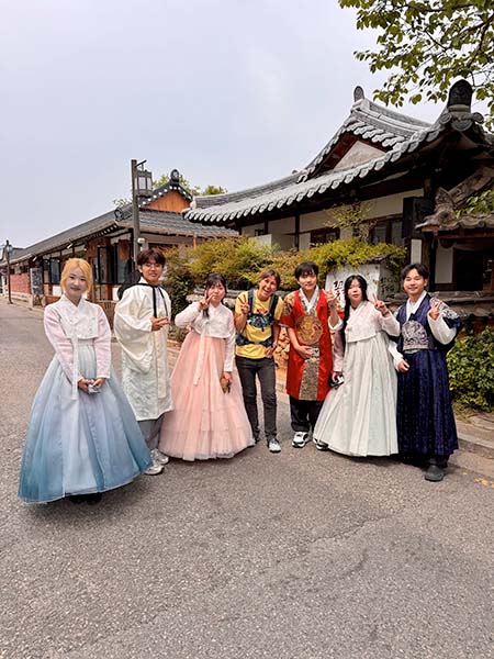 Vístete con hanboks tradicionales