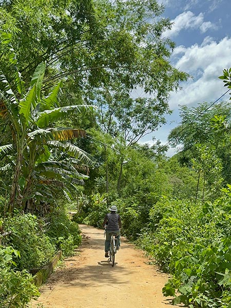 Recorriendo el valle en bici.