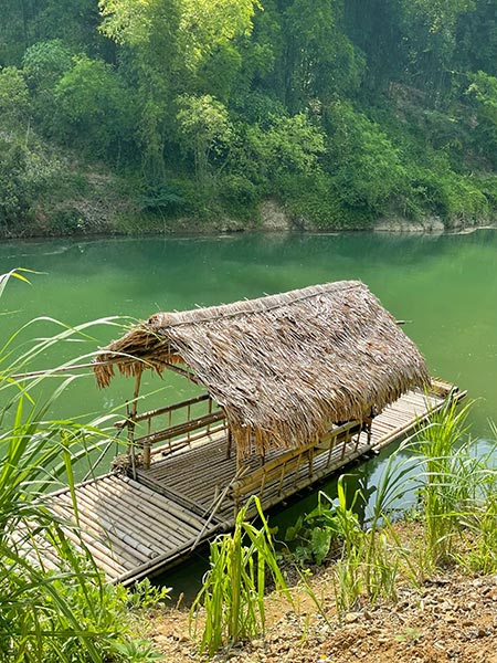Río Ma en balsa de bambú.