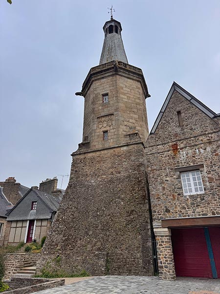 El Campanario (Le Beffroi)