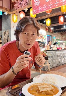 Probando la comida de los Hawkers