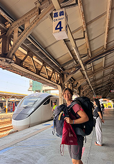 Esperando el tren hacia Tainan